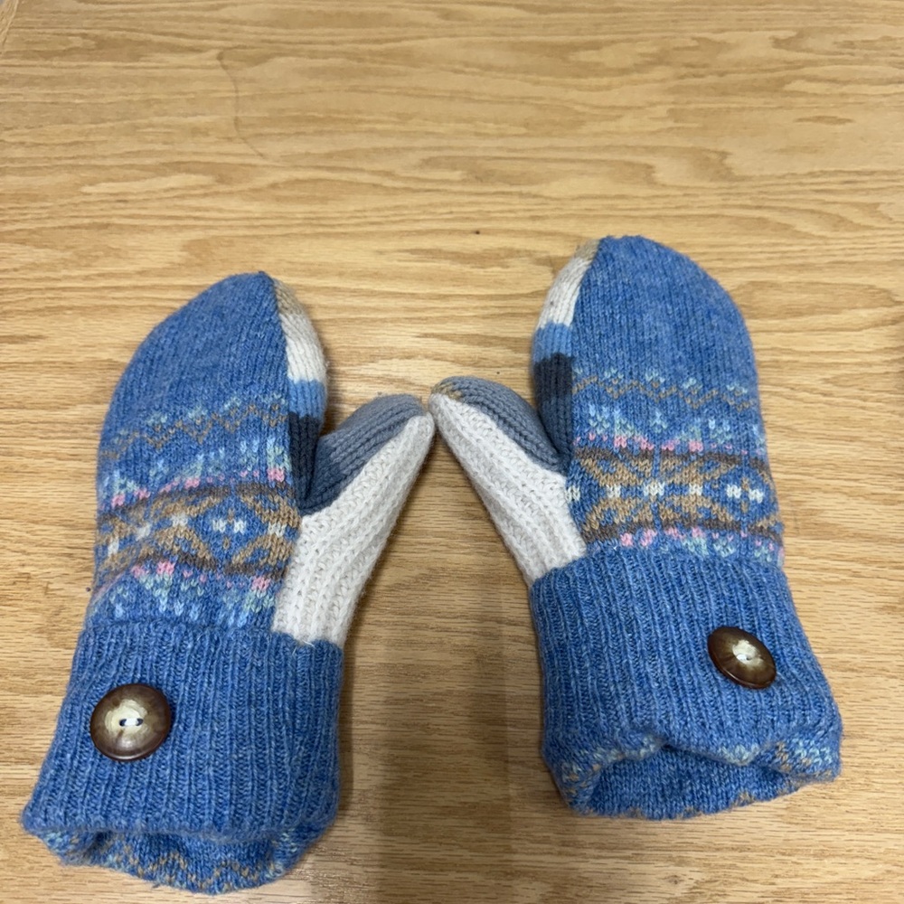 Blue and White Patterned Mittens